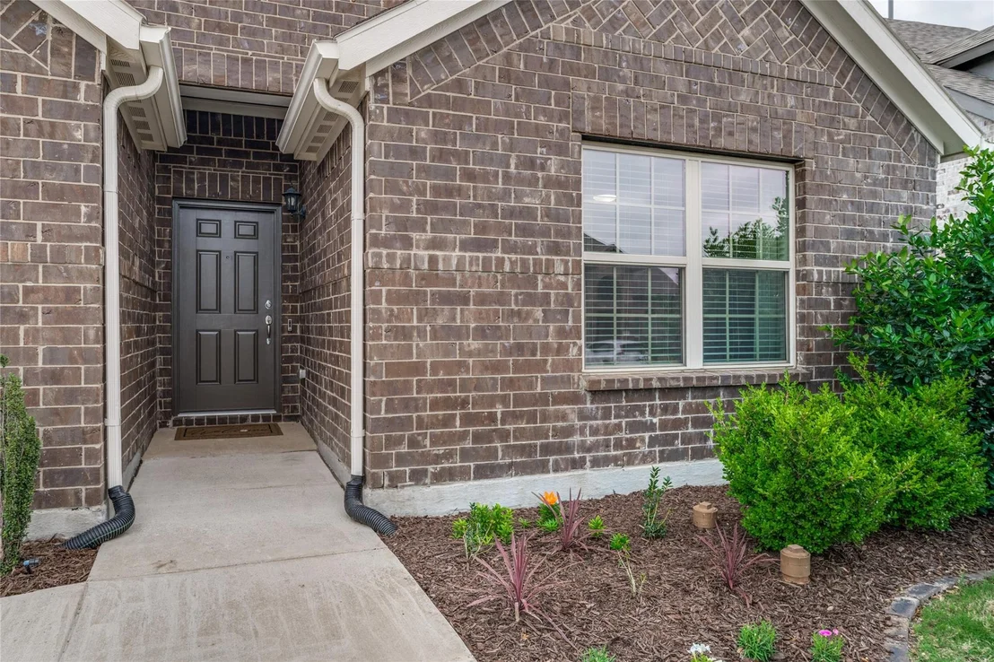 Photo of 925 Royal Lane