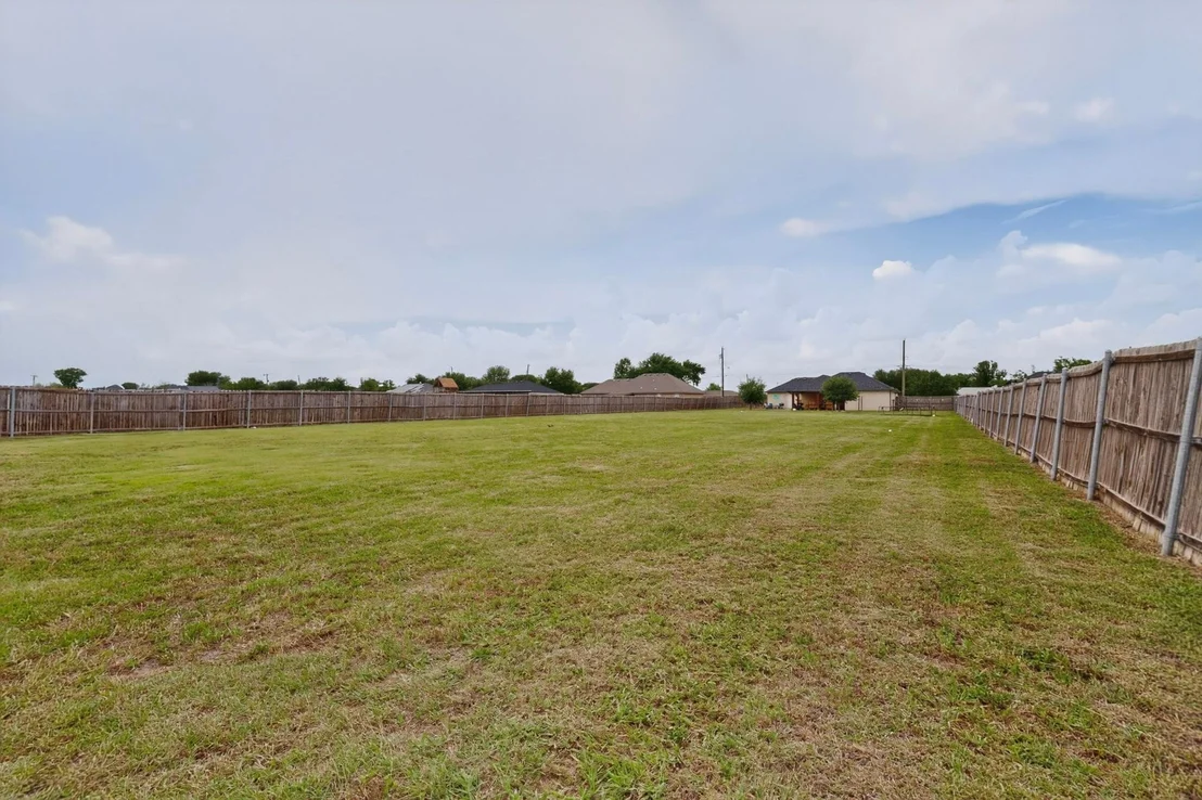 Photo of 423 Caloway Drive