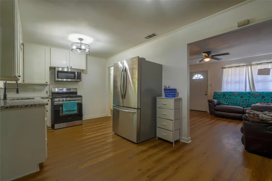 Photo of 807 N Lacy Drive