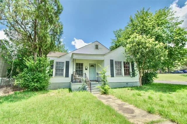 Photo of 2224 Live Oak Avenue