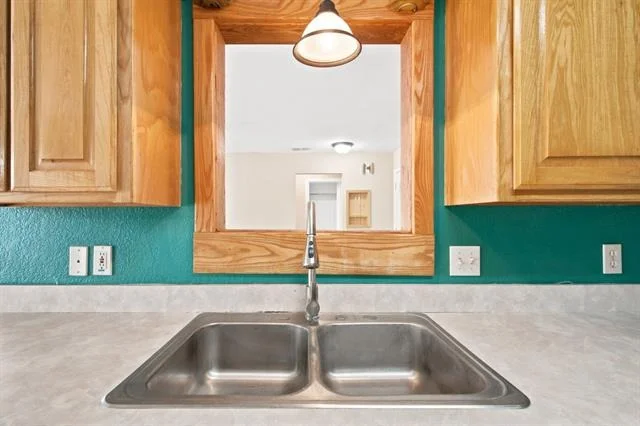 Photo of 613 N Avenue D
