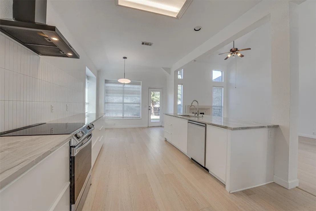 Photo of 558 Presidio Drive