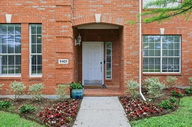 Photo of 5401 Palace Drive