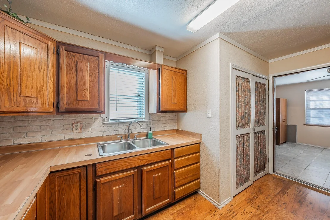 Photo of 1812 Highland Drive E