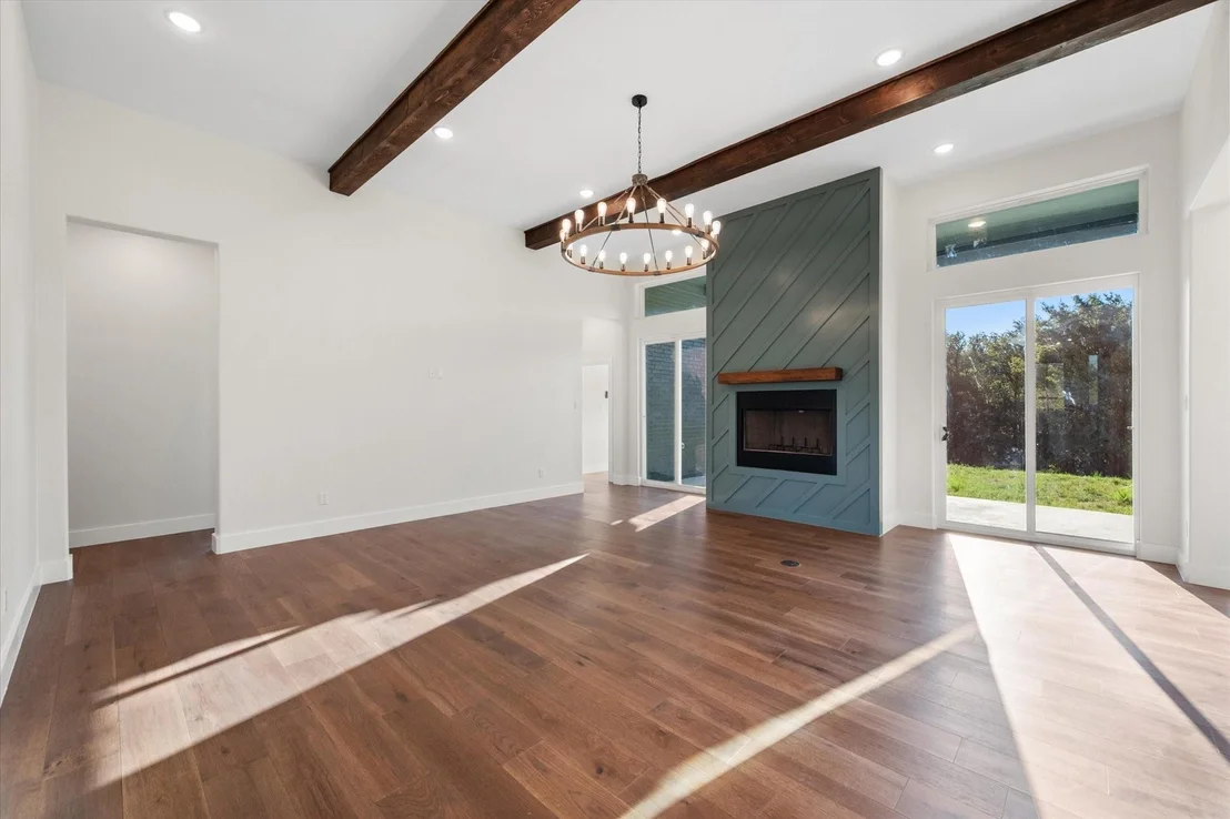 Photo of 554 Shoreside Drive