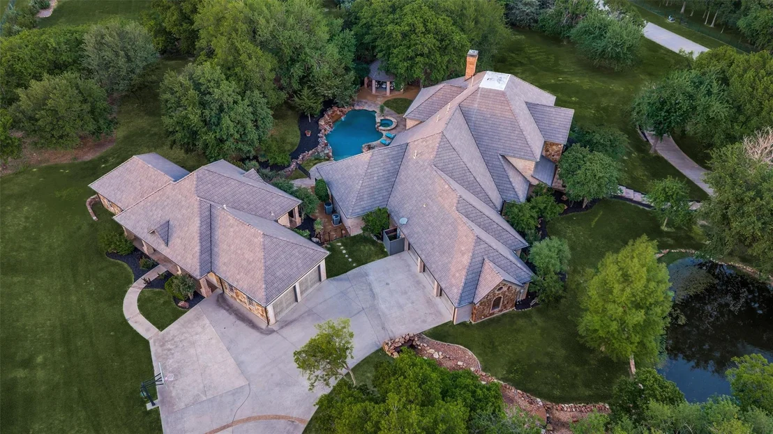 Photo of 2626 Twelve Oaks Lane