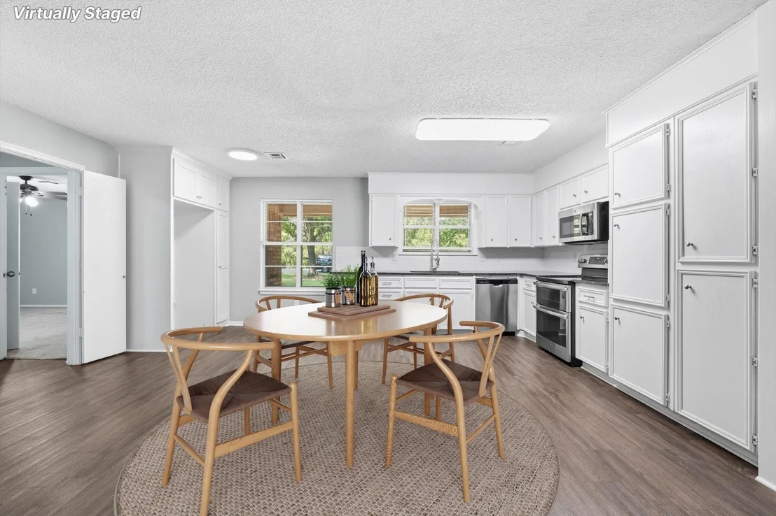 Photo of 140 Towne West Drive
