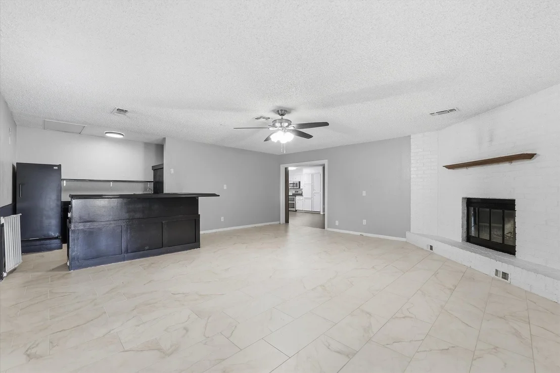 Photo of 140 Towne West Drive