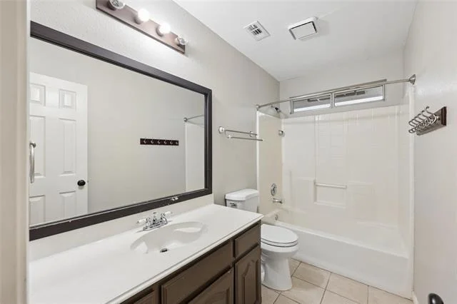 Photo of 828 Rockefeller Lane