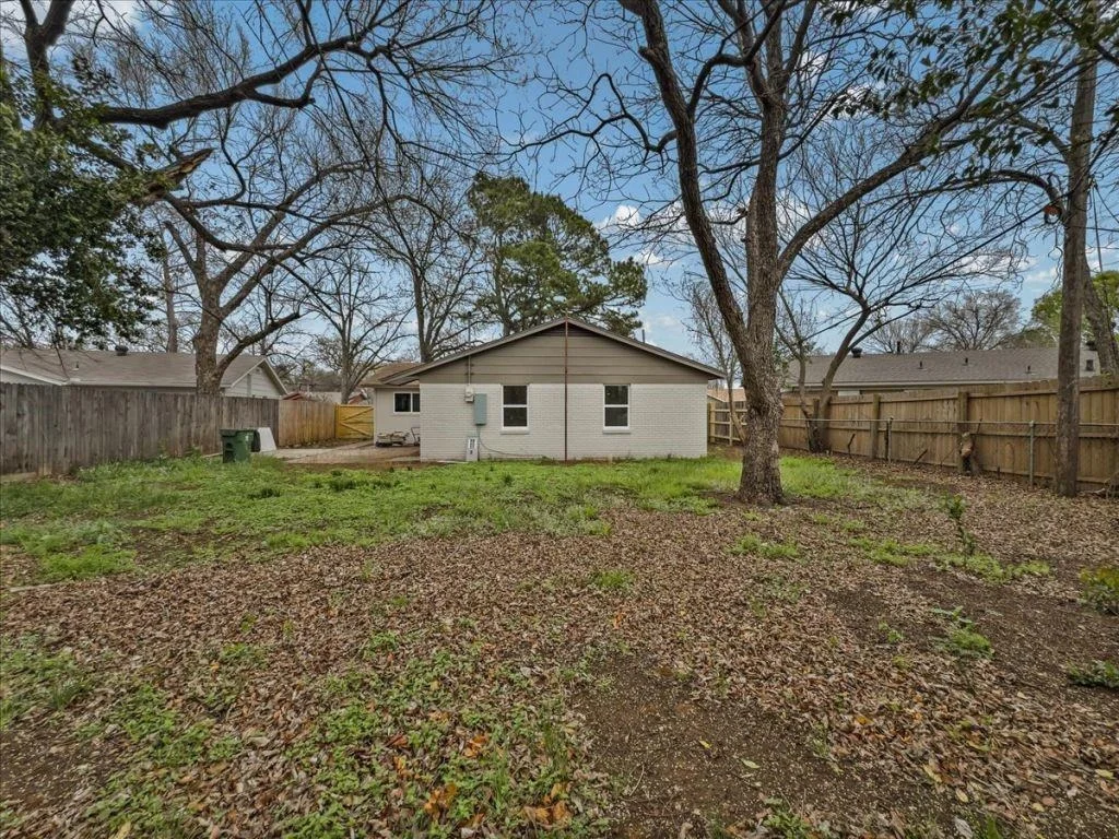 Photo of 802 Nl Robinson Drive