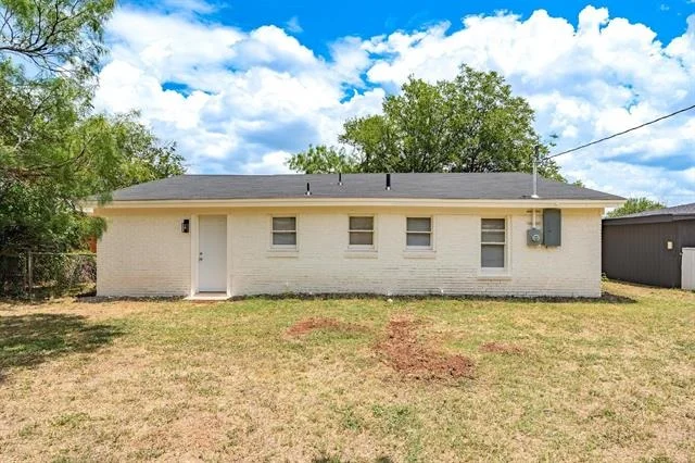 Photo of 2118 N Mockingbird Lane