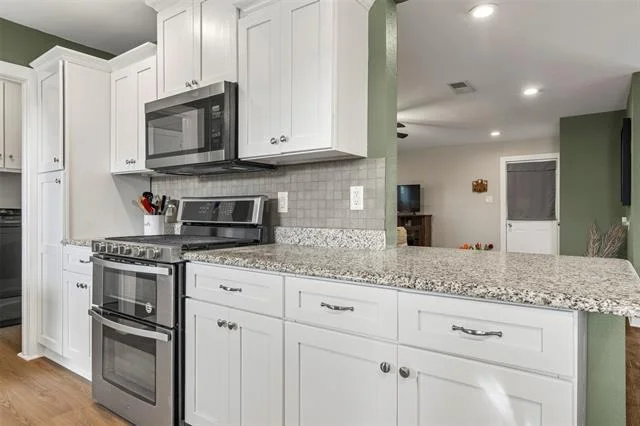 Photo of 2425 Larchmont Drive