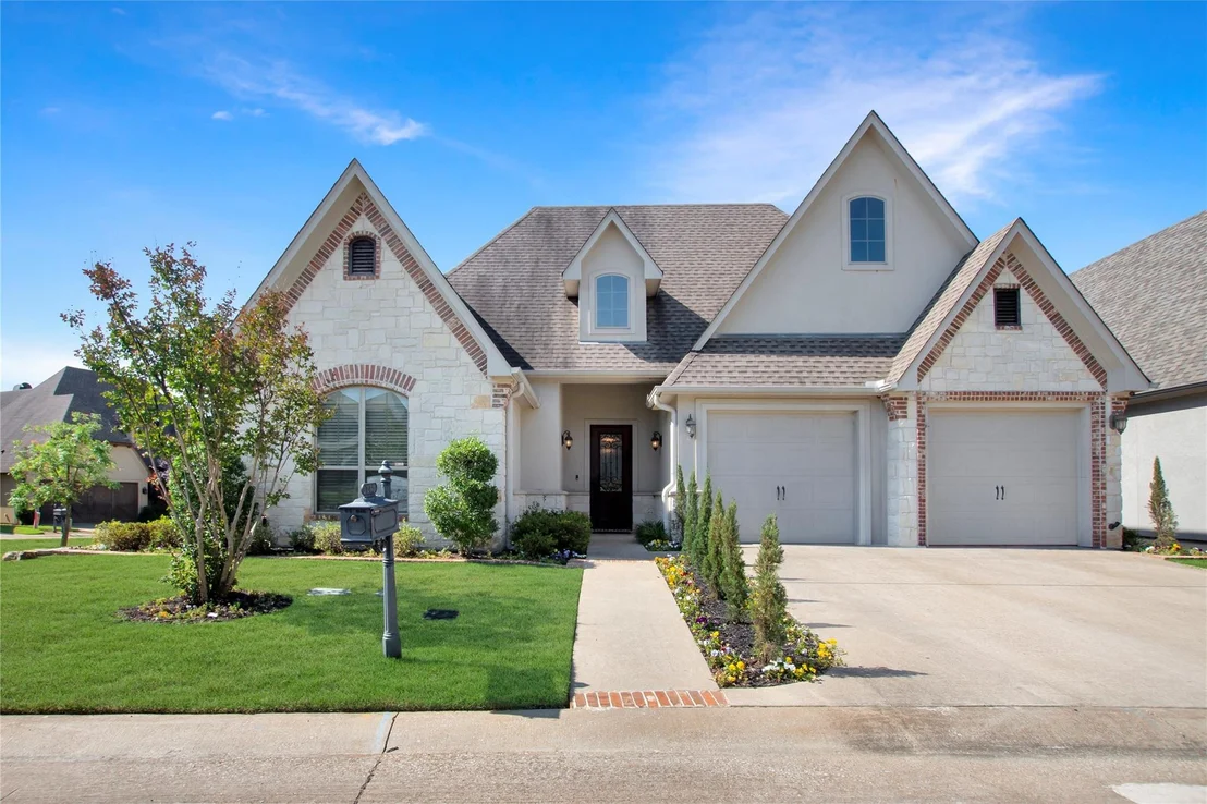 Photo of 745 Esperanza Place