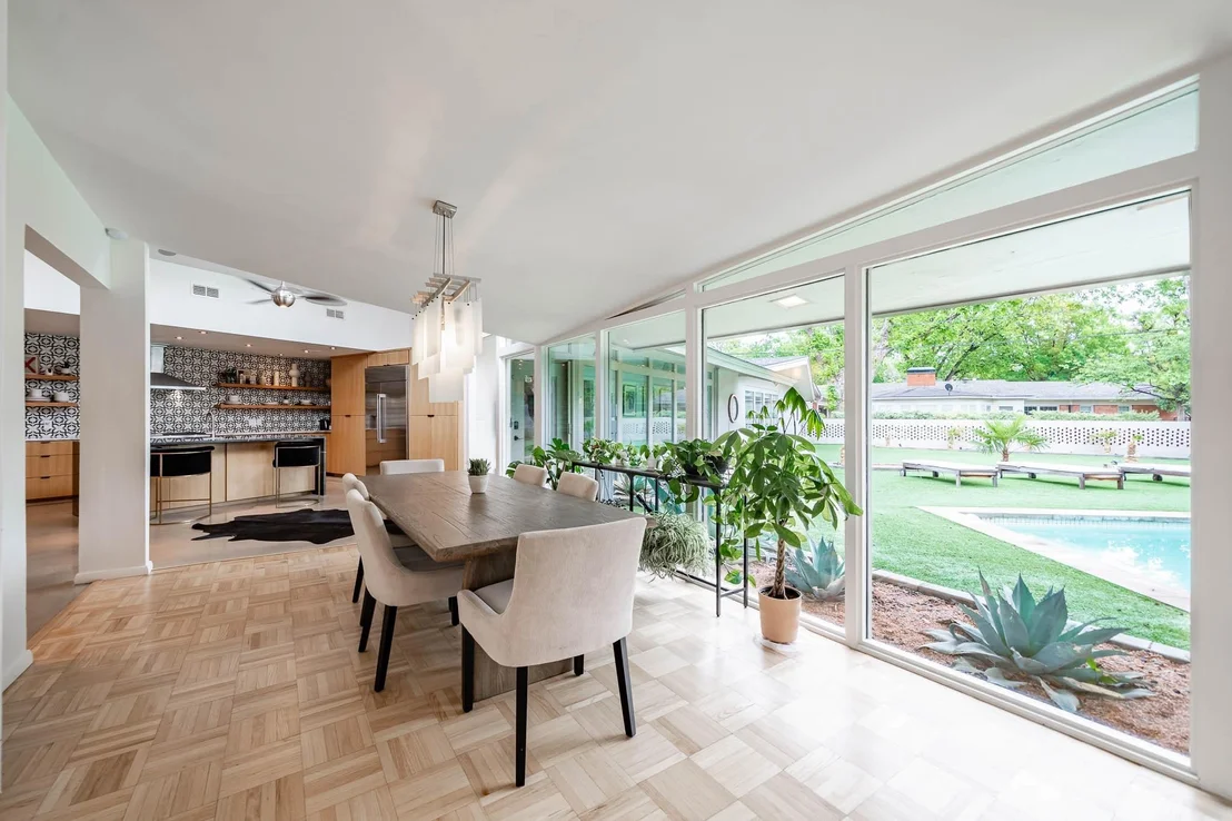 Photo of 741 Rivercrest Drive