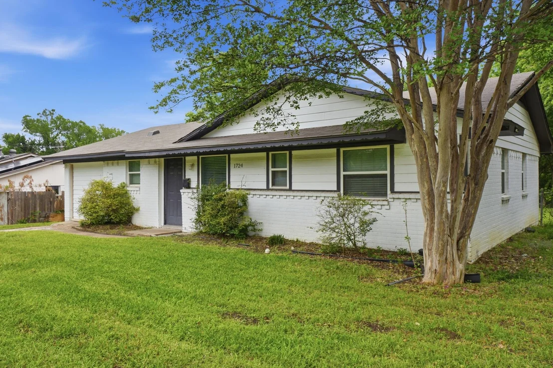 Photo of 1724 Spring Lake Drive