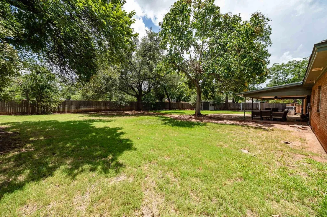Photo of 1825 Elmwood Drive