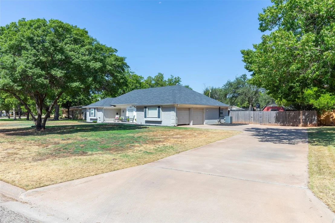 Photo of 1842 Elmwood Drive