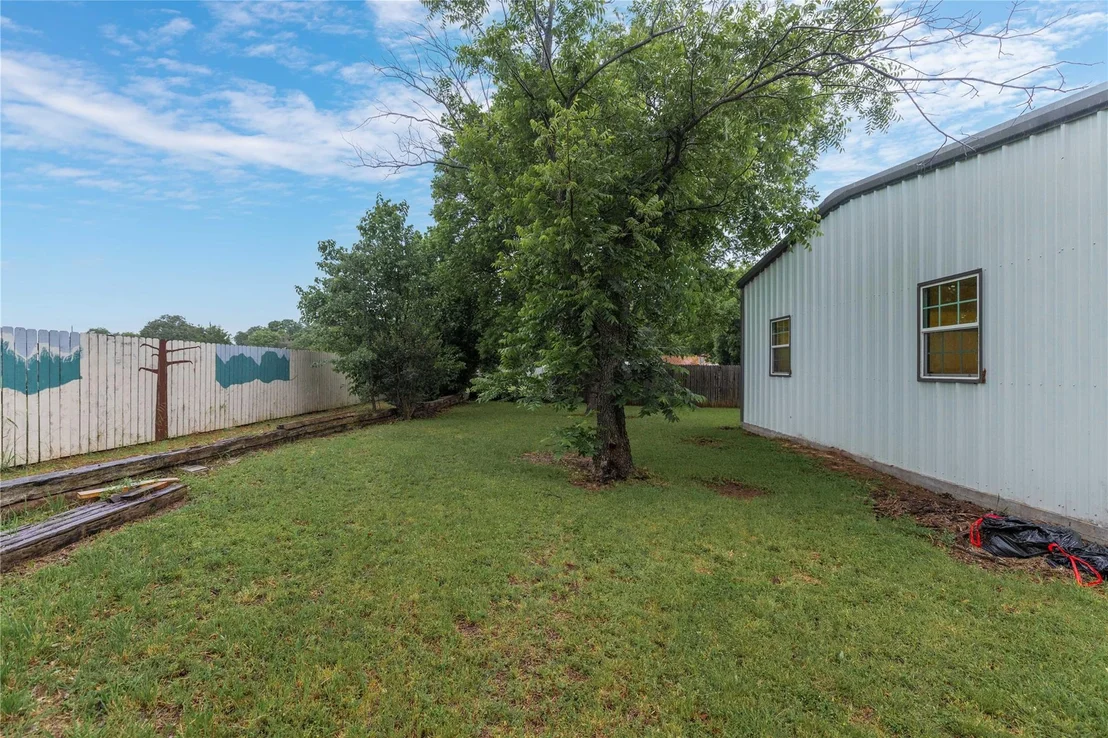 Photo of 205 longhorn dr