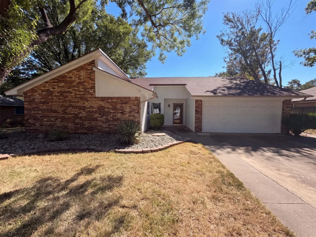 Photo of 1208 Hillcrest Drive