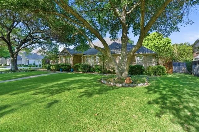Photo of 5017 River Bluff Drive