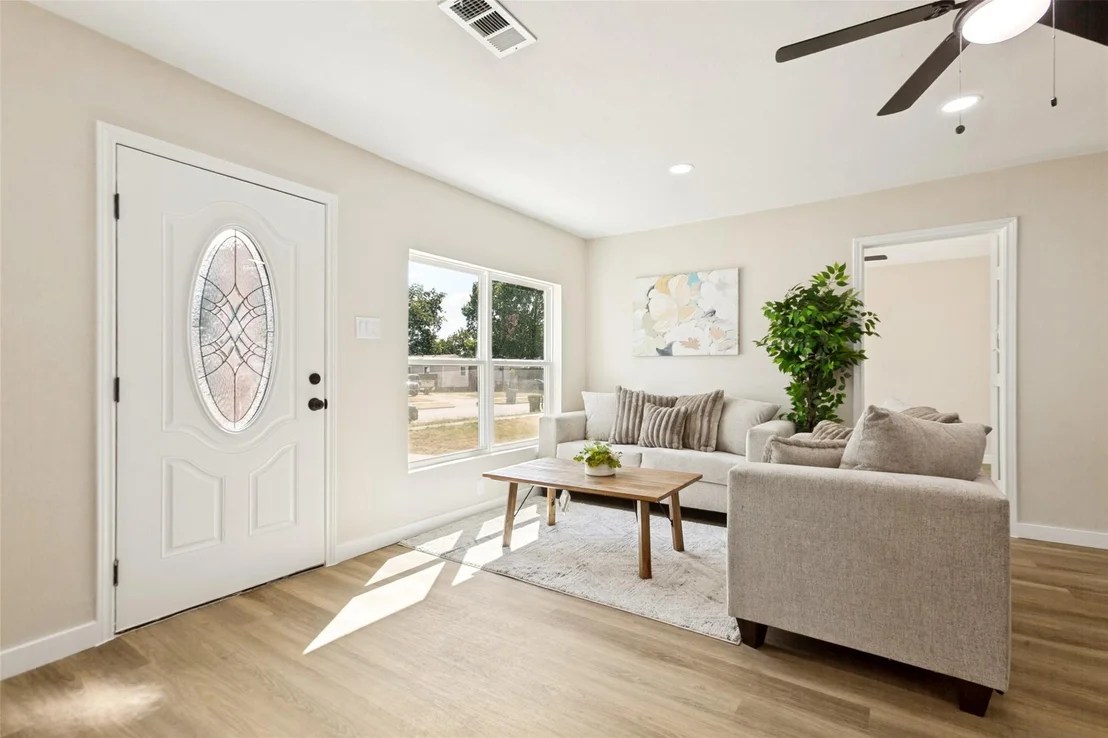 Photo of 1605 Meadowbrook Drive