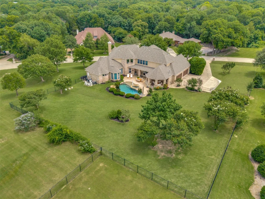 Photo of 671 Lakeridge Drive