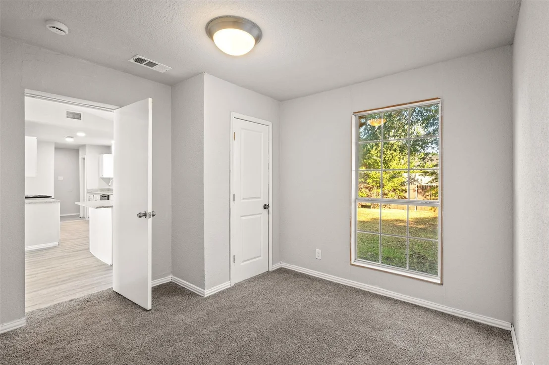 Photo of 948 Carom Way