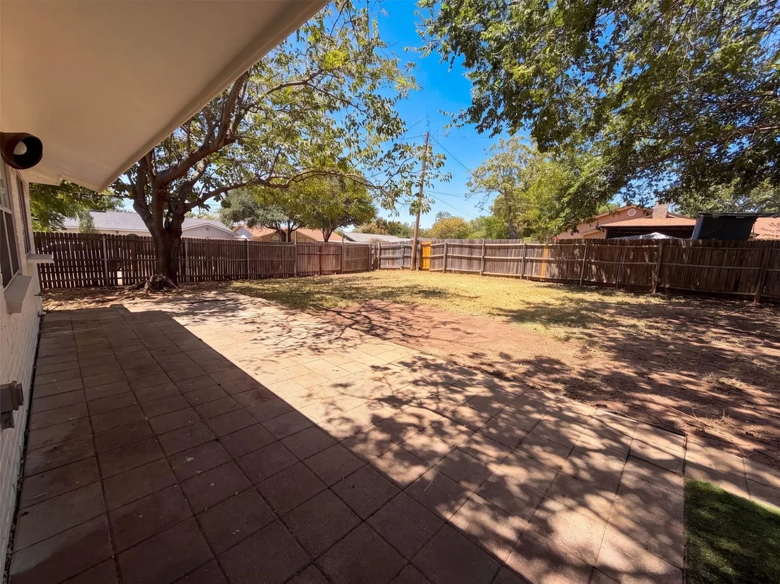 Photo of 6601 Oaklawn Drive