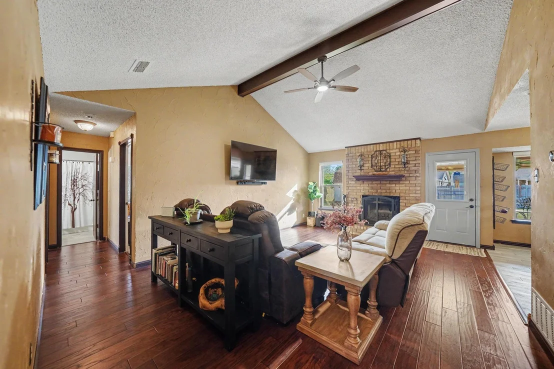 Photo of 7624 Maplehill Road