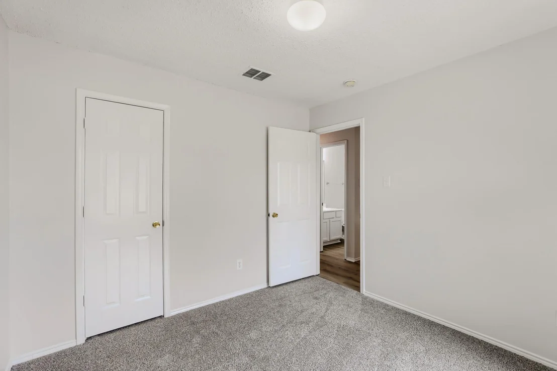 Photo of 1625 White Oak Road