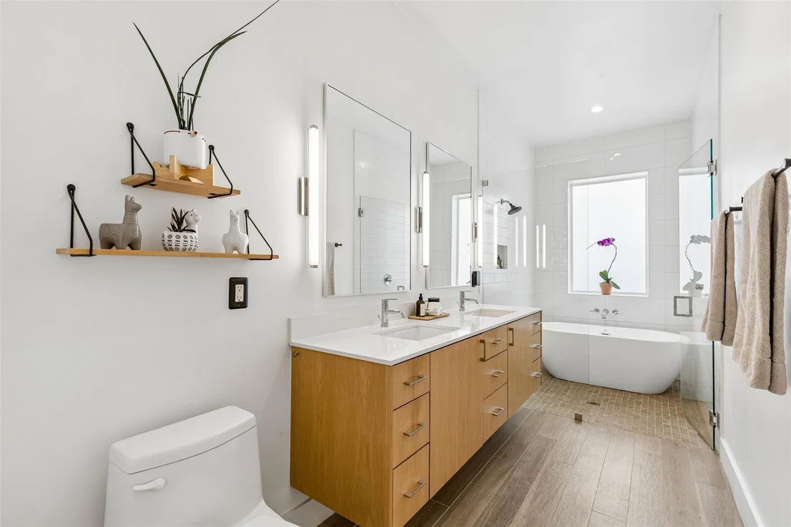 Photo of 4404 Capitol Avenue