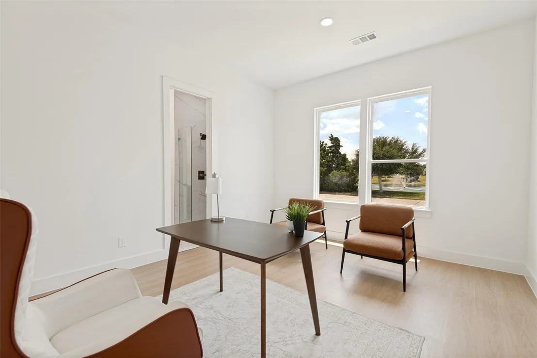 Photo of 1104 Devonshire Drive N