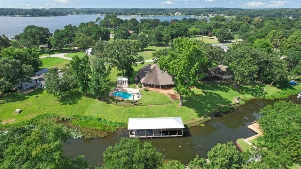 Photo of 6130 Peninsula Circle
