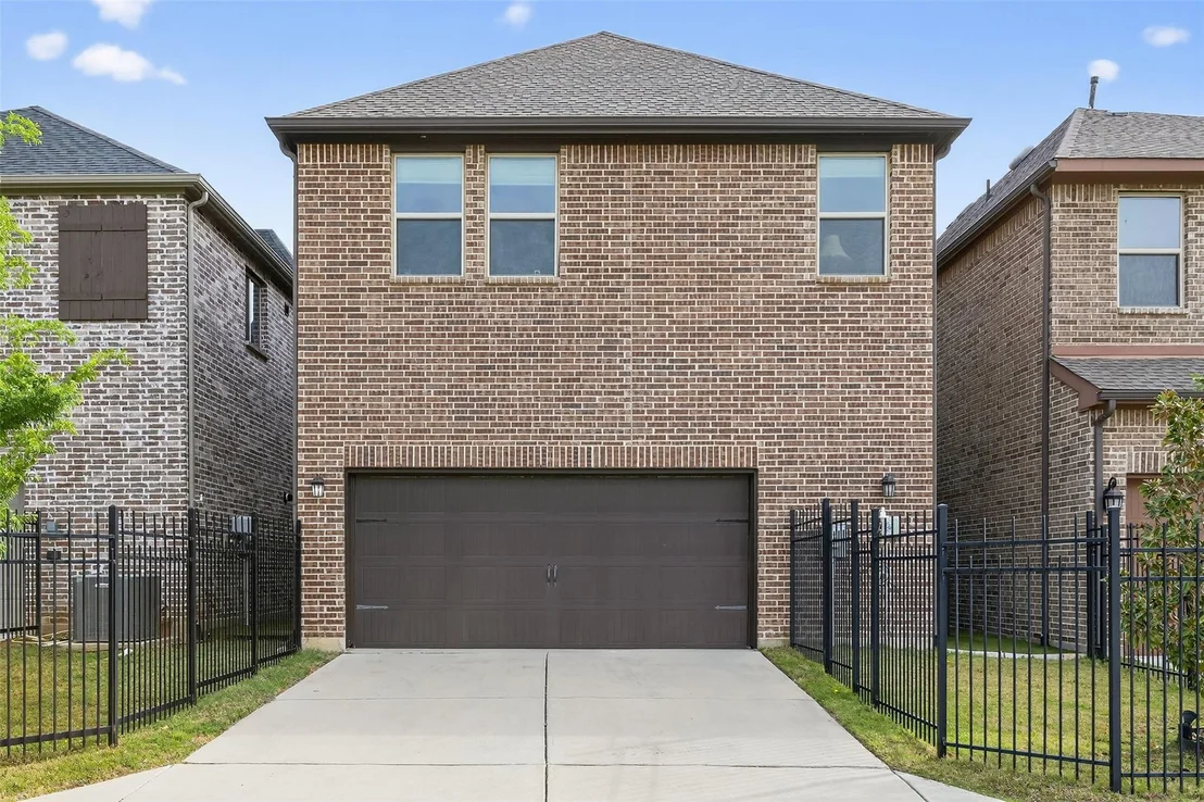 Photo of 580 Courtyard Lane