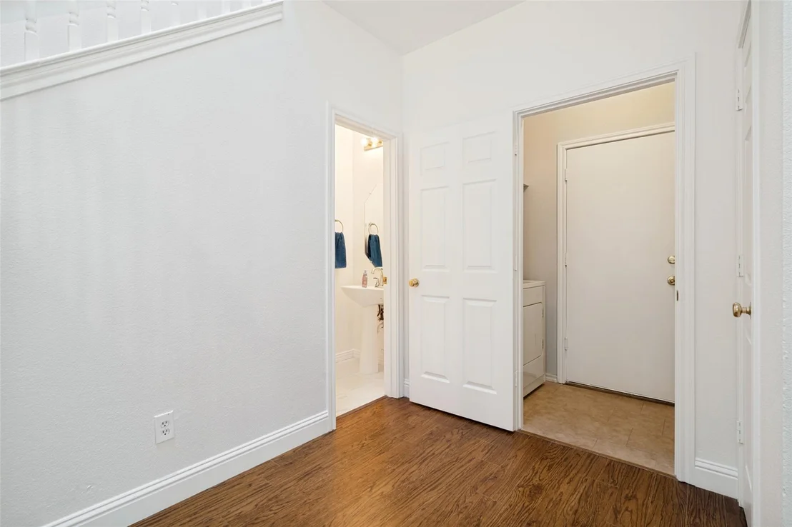 Photo of 6924 Harvey Lane