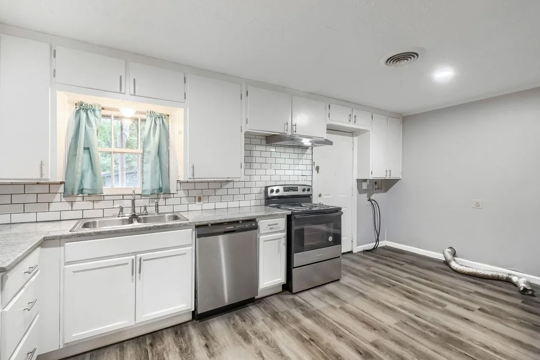 Photo of 1420 Bennett Drive
