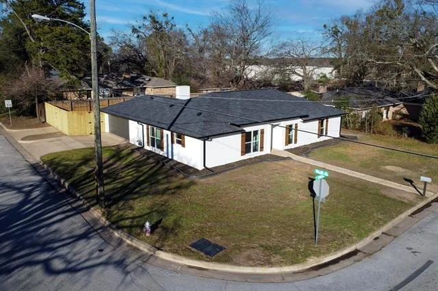 Photo of 411 W Heritage Drive