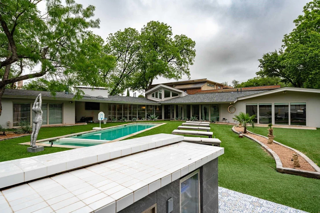 Photo of 741 Rivercrest Drive