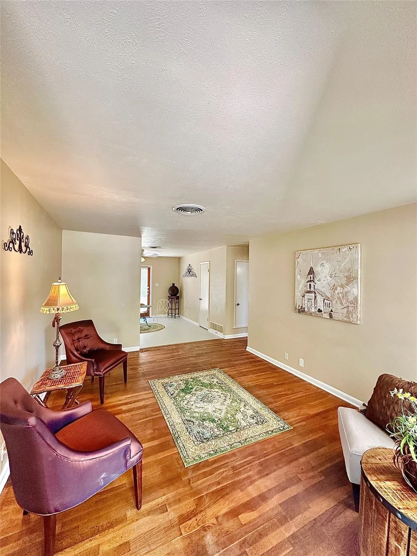 Photo of 817 Laguna Drive