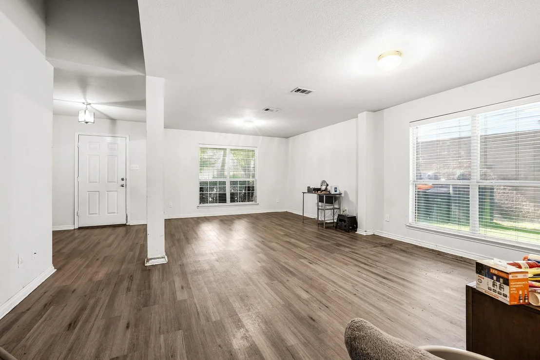 Photo of 704 Acacia Drive