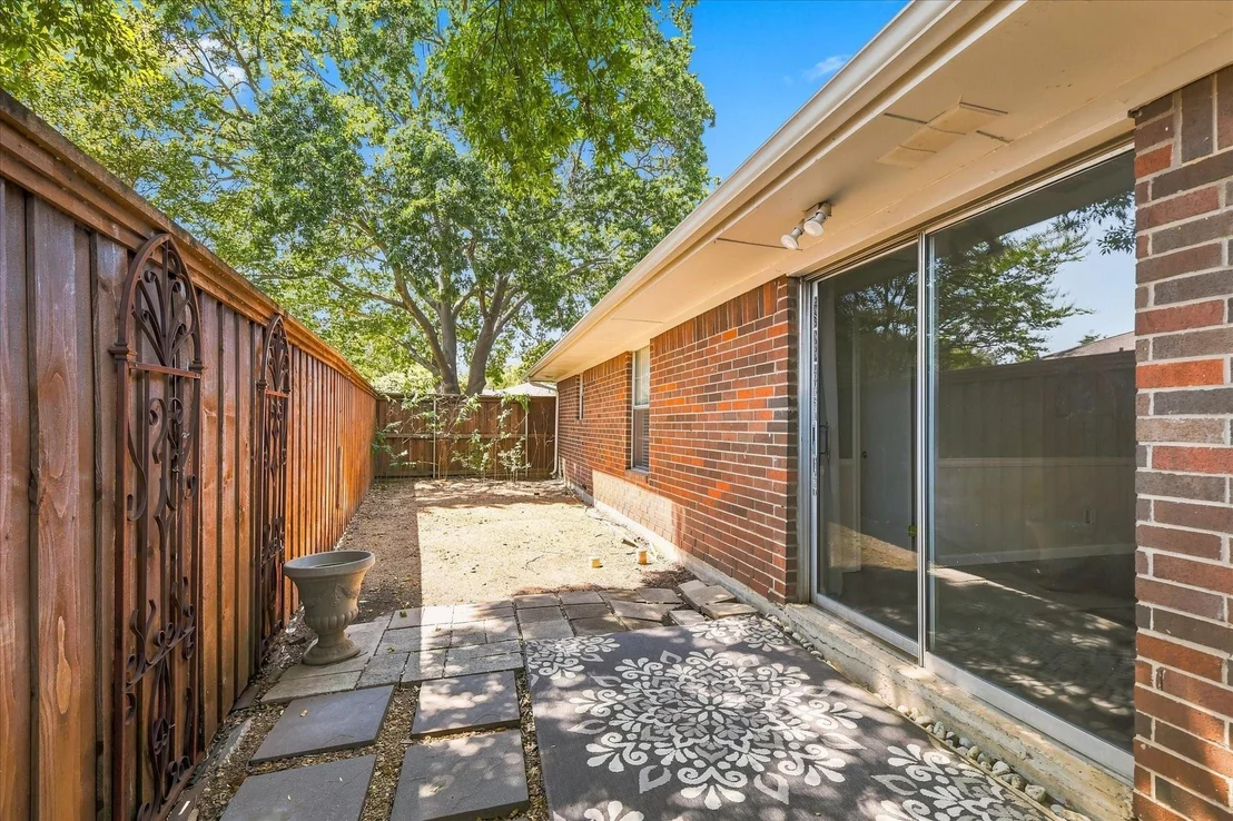 Photo of 2525 Eucalyptus Drive
