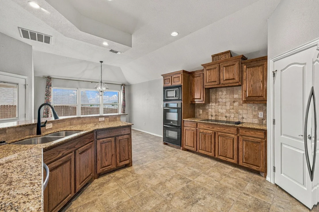Photo of 914 Winding Road