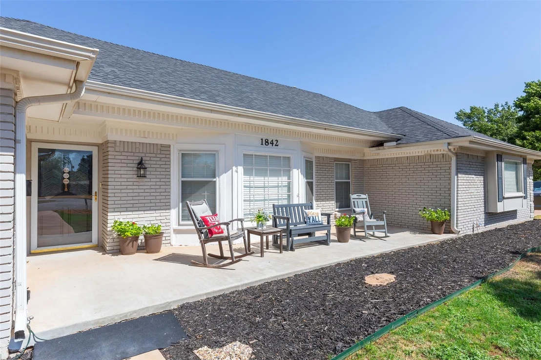 Photo of 1842 Elmwood Drive