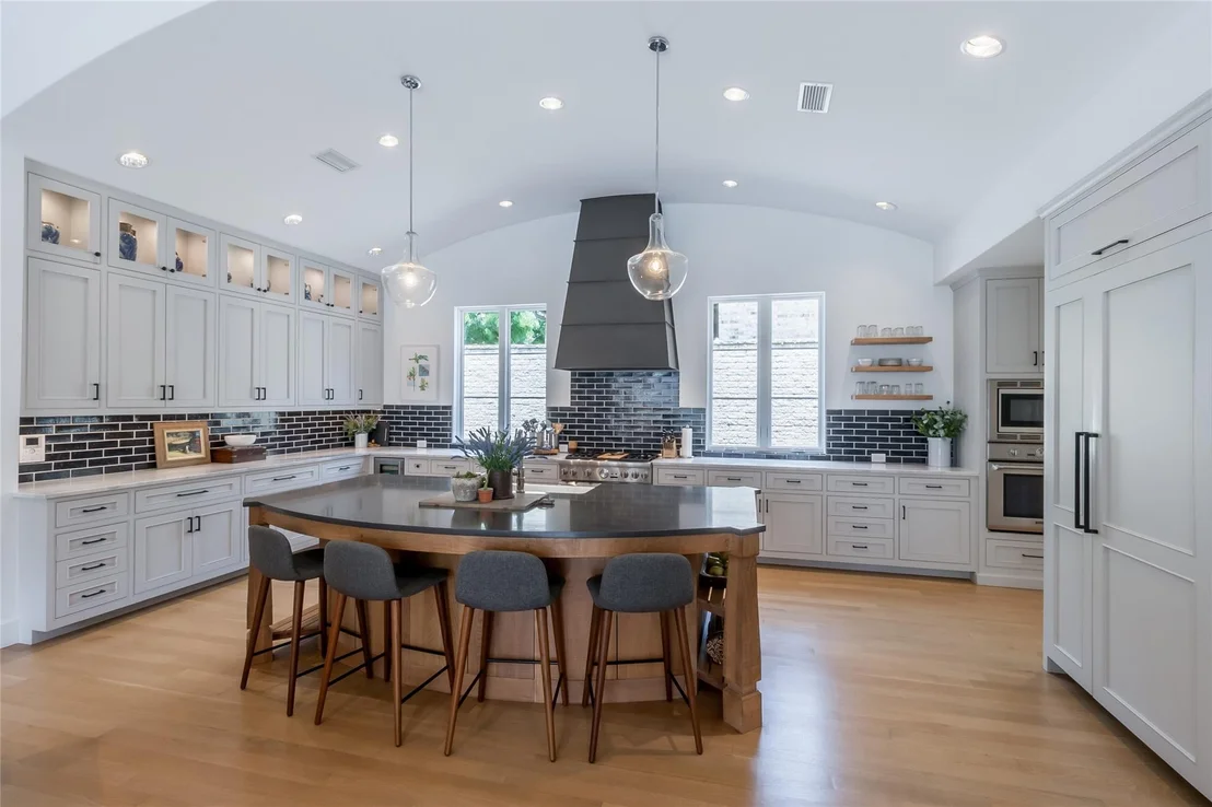 Photo of 341 Devon Drive
