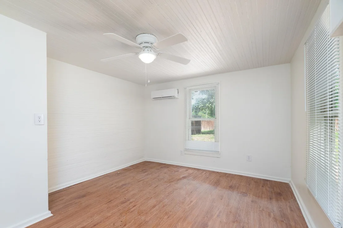 Photo of 102 S 2nd Street