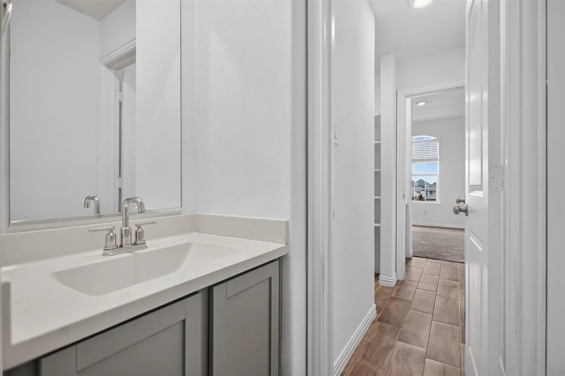 Photo of 729 Lombard Lane