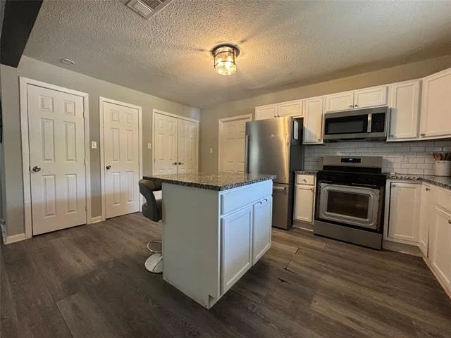 Photo of 105 S Lakeview Drive