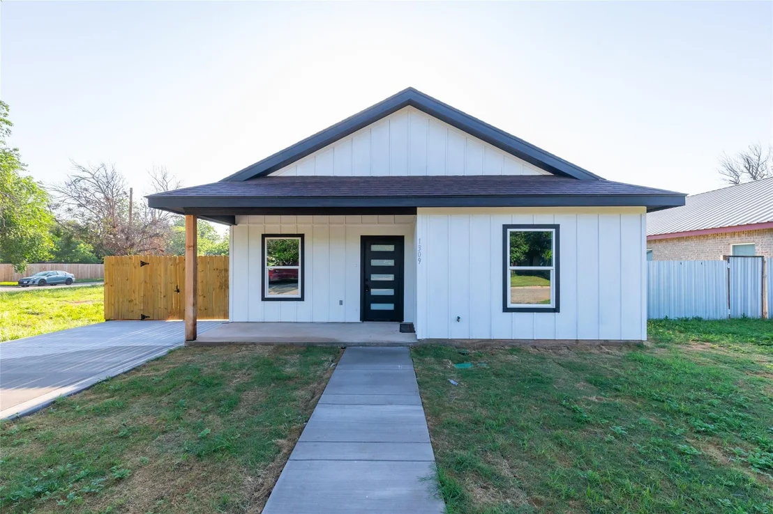 Photo of 1349 Pecan Street
