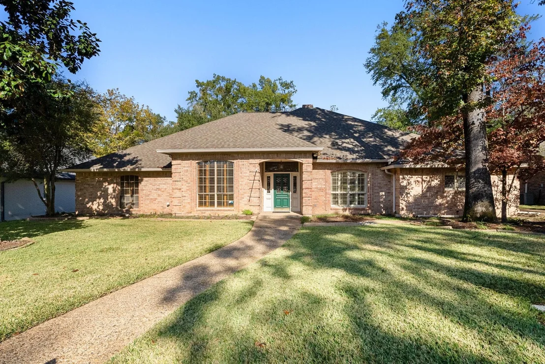 Photo of 1807 Royal Oak Drive