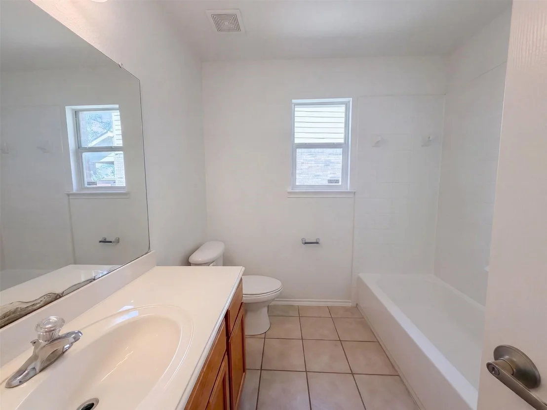 Photo of 905 Acacia Drive